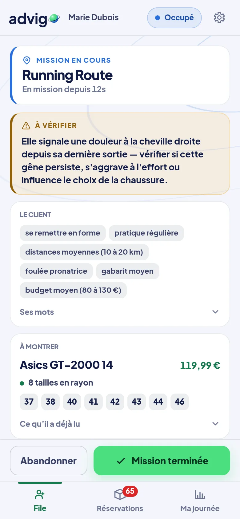 Advigo côté vendeuse : le brief rédigé par Claude, avec la douleur à la cheville à vérifier en premier, puis la paire à montrer et les tailles en rayon.